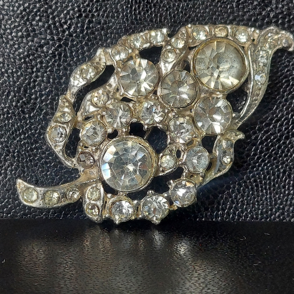 Vintage Art Deco Rhinestone Leaf Brooch Pin